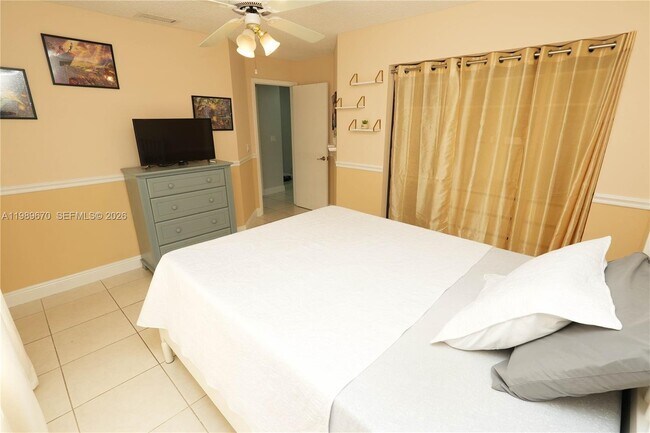 Building Photo - 3460 NW 21 St