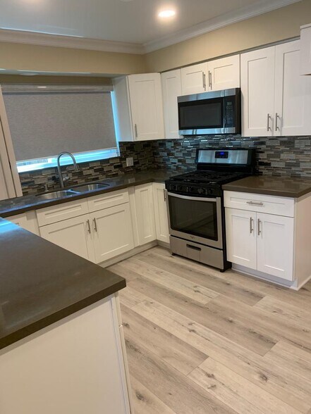 Building Photo - 12244 Magnolia Blvd