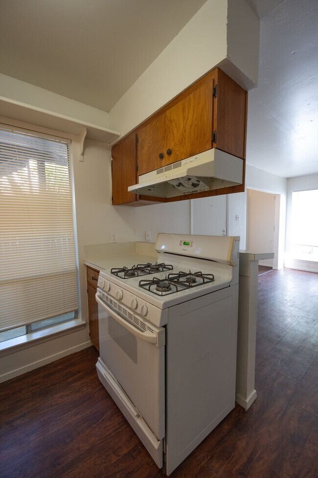 Building Photo - West Campus condos in small complex! W/D i...