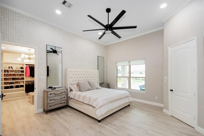 Building Photo - 1000 Bolivar Point Ln