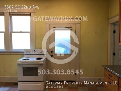 Building Photo - 3507 SE 22nd Ave