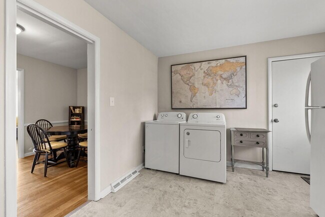 Building Photo - 131 Greenbriar Rd