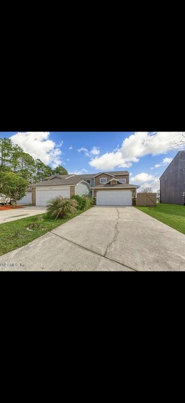 Driveway/Front - 10961 Peppermill Ln