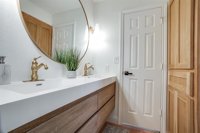 Building Photo - 4043 Flintridge Dr