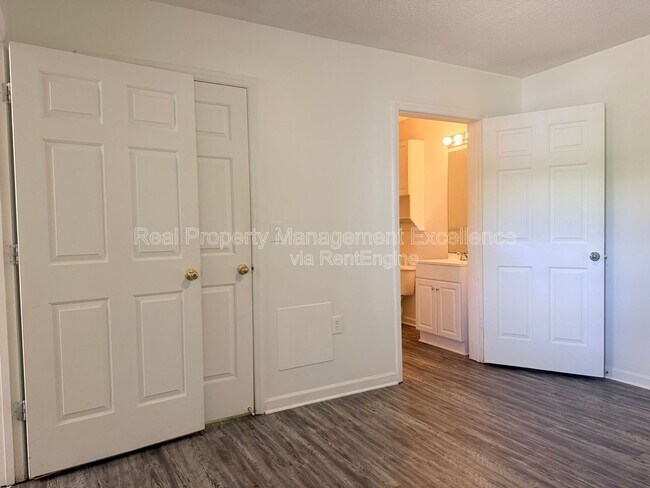 Building Photo - 2031 Wolfmill Dr