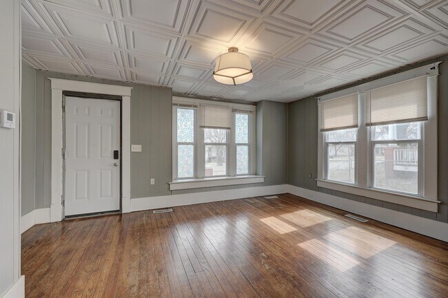 Building Photo - 310 N Jackson Ave