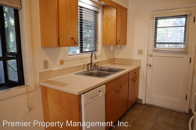 Building Photo - 1 br, 1 bath House - 2321 E. 16th St
