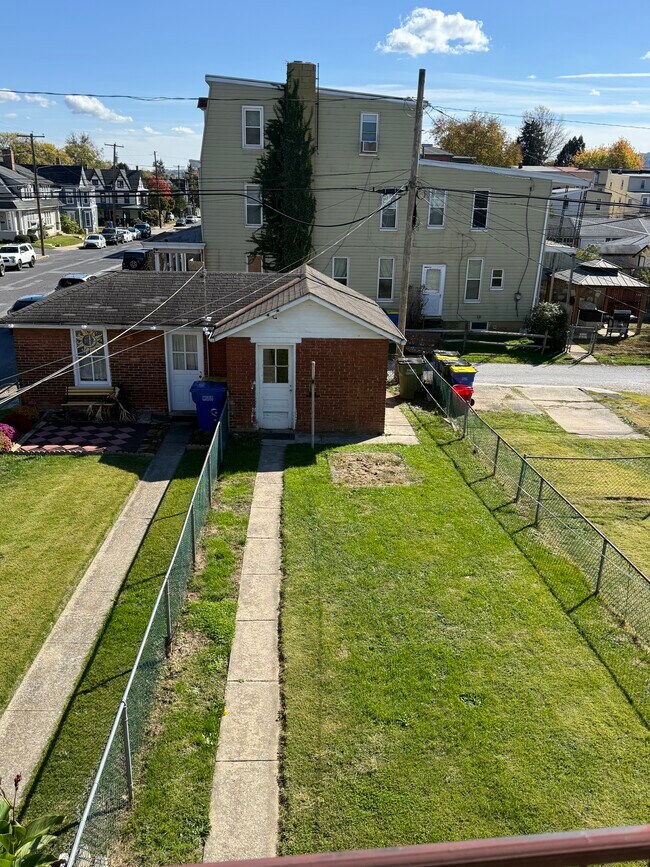 Building Photo - 402 4th St