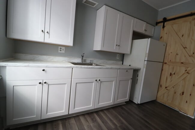 Building Photo - One Bedroom LOWER Duplex