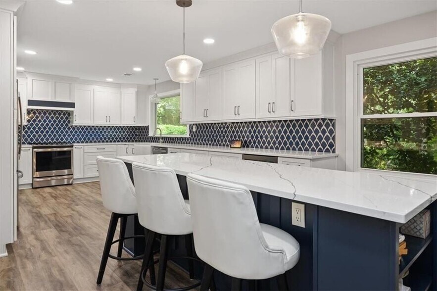 Building Photo - 4989 Kingswood Dr