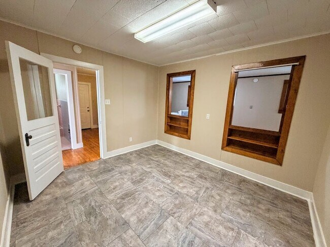 Building Photo - Spacious 4BR Downtown Lake Charles Home - Full of Character
