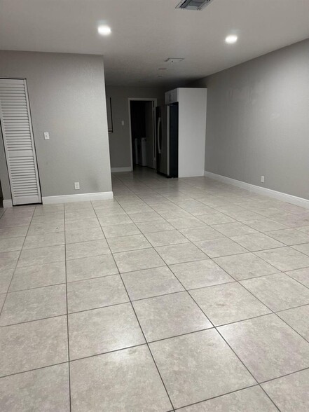 Building Photo - 5671 Coconut Rd