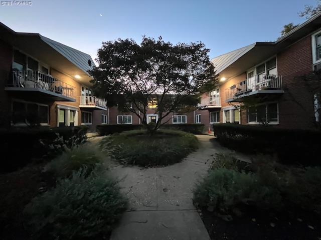 Primary Photo - 100 Manhasset Ave
