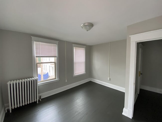 Building Photo - 12 E Burd St