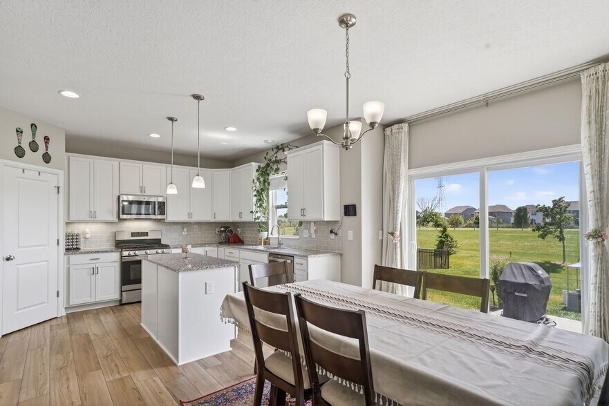 Building Photo - 3805 Mantle Dr