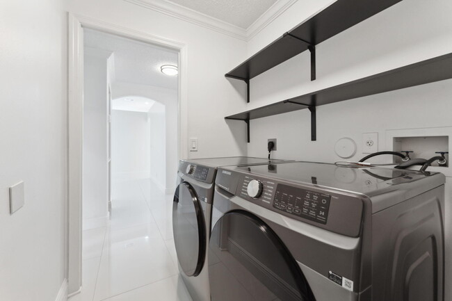 Building Photo - 6009 Royal Birkdale Dr