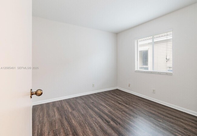 Building Photo - 1211 Golden Cane Dr