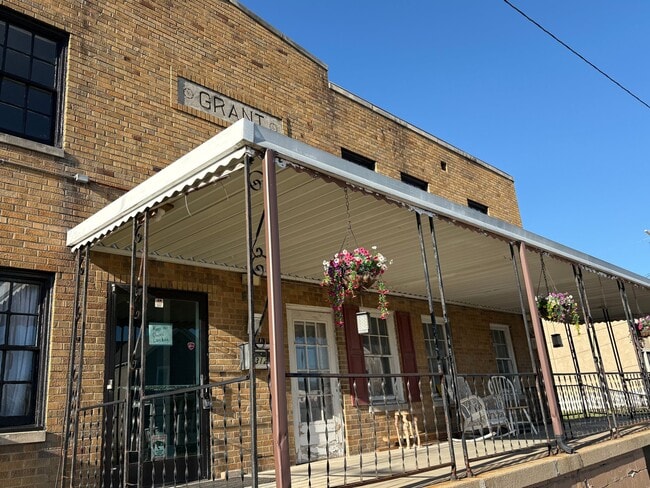 Building Photo - 312 W State St