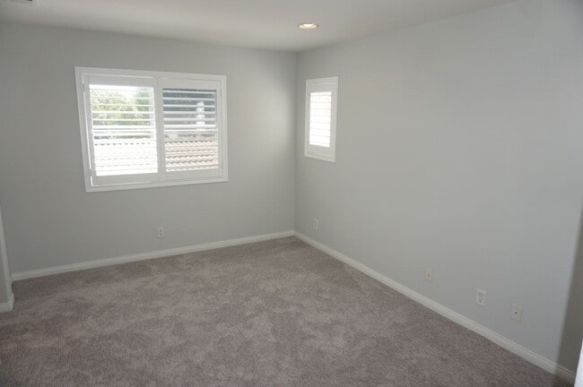 Building Photo - Charming 2 Bed 2.5 Bath Detached Home in G...