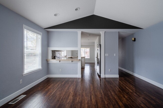 Building Photo - 14046 SE Summerfield Loop
