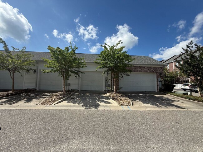 Building Photo - Market Common - 2 Bedroom / 2.5 Bathroom Townhouse