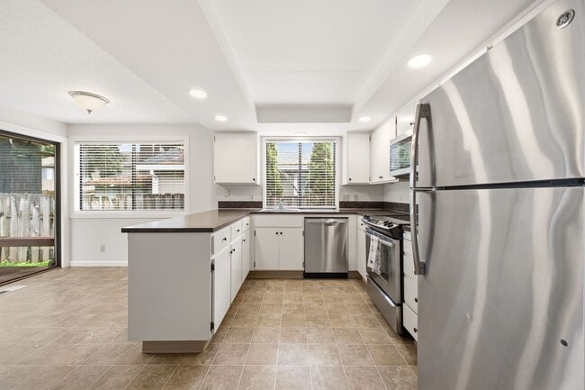 Building Photo - 17563 SW Granada Dr