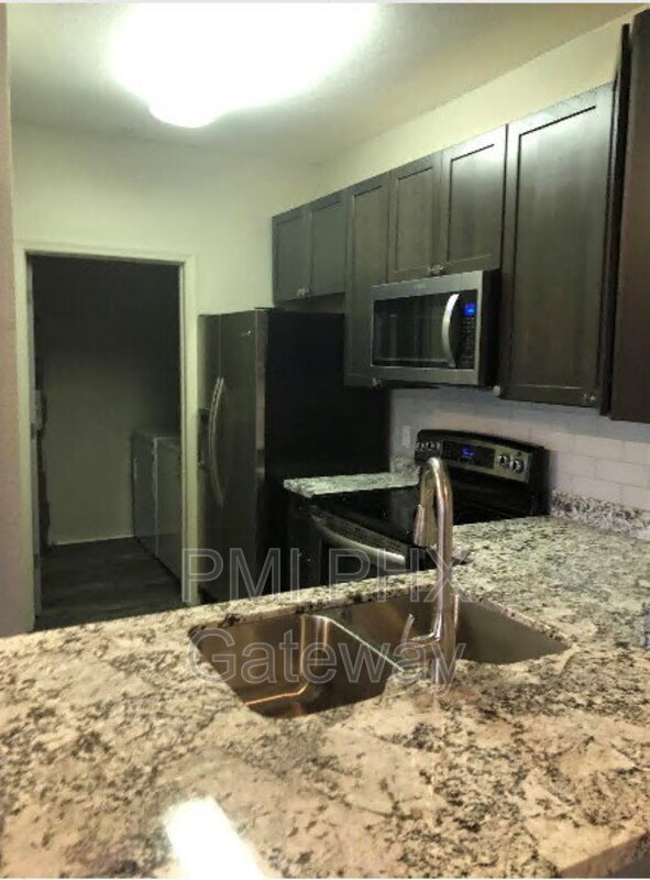 Building Photo - 5401 E Van Buren St