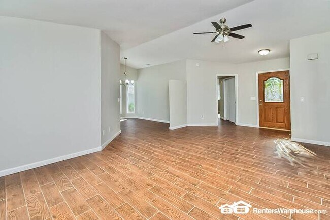 Building Photo - Recently updated 3 Bed, 2 Bath home in Tucson