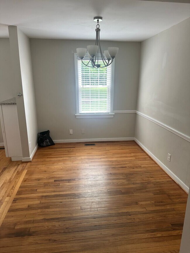 Building Photo - 903 Willow Lawn Dr
