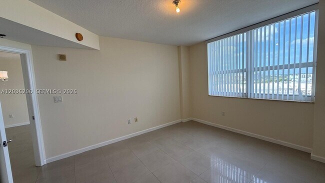 Building Photo - 19501 W Country Club Dr