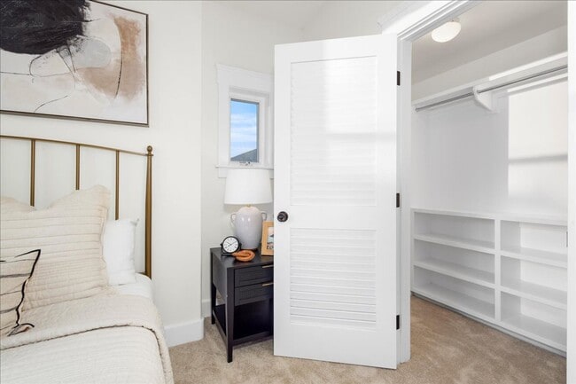 Building Photo - 411 Orange Ave