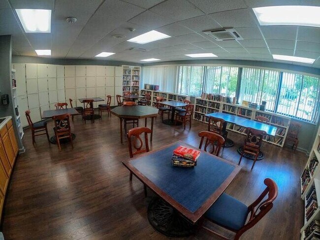 Building Photo - 2839 Sunbranch Dr