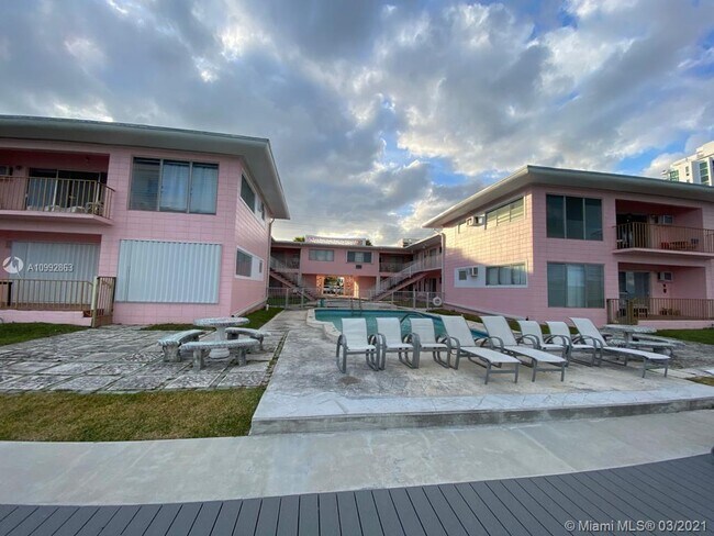 Building Photo - 7921 East Dr