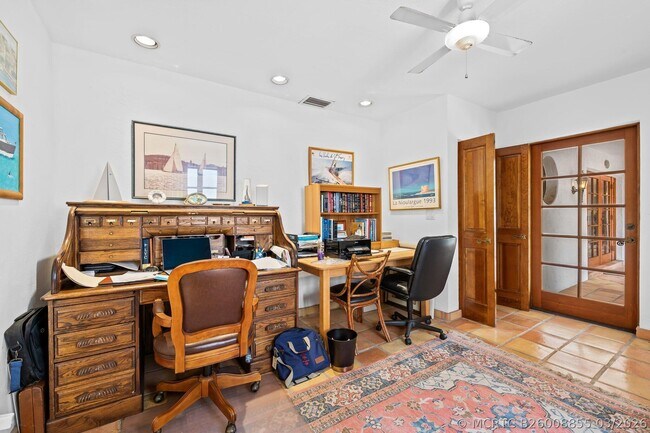 Building Photo - 1511 E Lake Dr