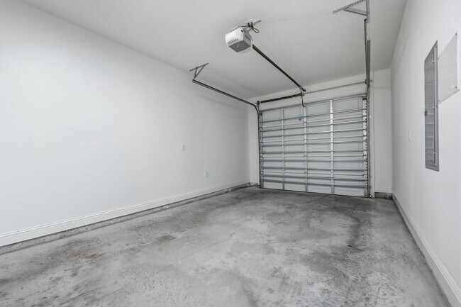 Building Photo - NEW Construction, be the FIRST to occupy this beautiful townhouse in Fort Walton Beach!