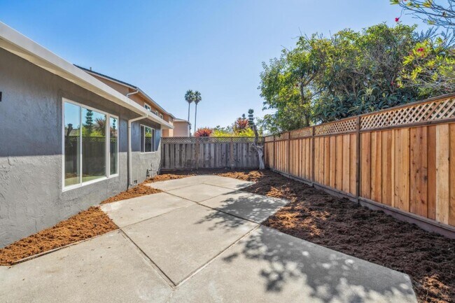 Building Photo - 700 Gull Ave