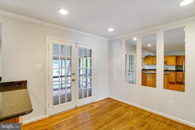 Building Photo - 9821 Hampton Ln