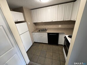 Building Photo - 20 Burgundy Hill Ln