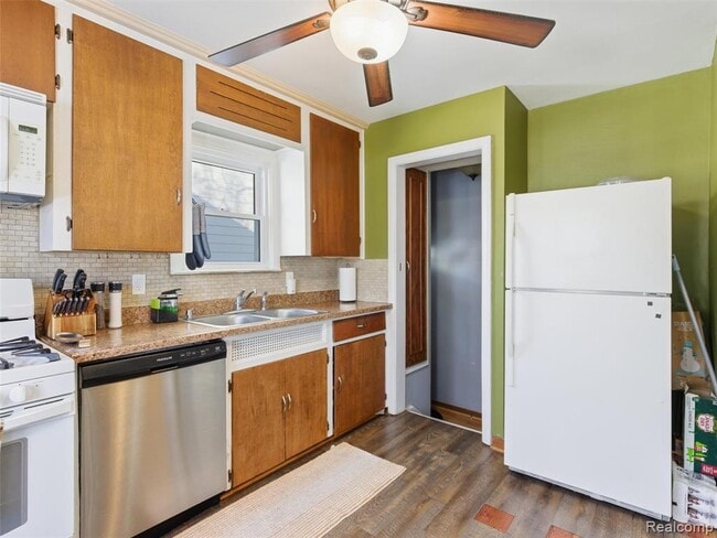 Building Photo - 922 N Maple Ave