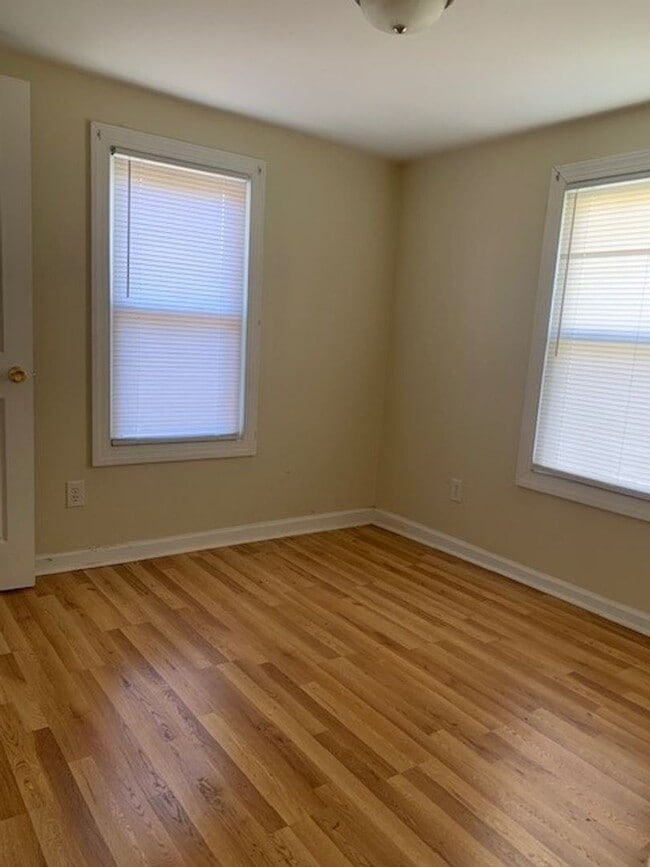 Building Photo - Cozy 2 Bedroom Home Available Now!