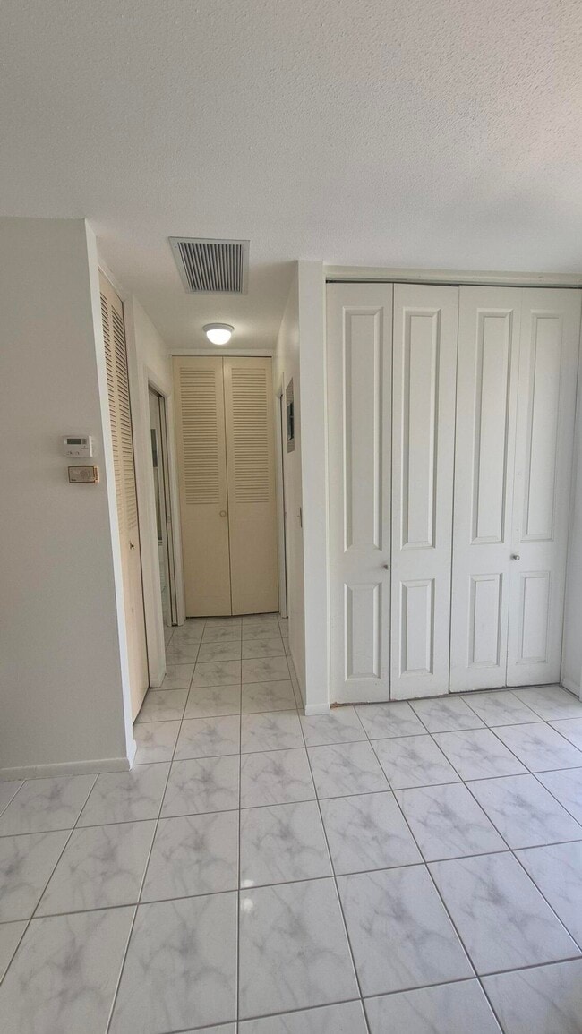 Building Photo - 2805 Crosley Dr E