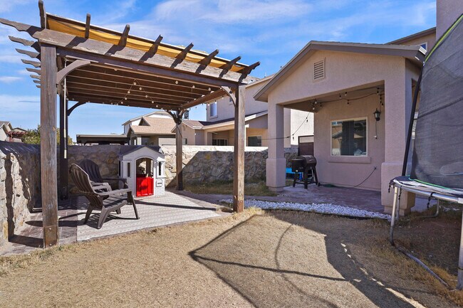 Building Photo - 3873 Loma Cortez Dr
