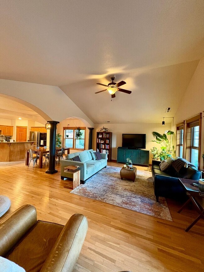 Building Photo - Spacious Luxury Home with Hardwood Floors & Outdoor Living