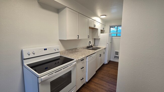 Interior Photo - 1627 West 7th