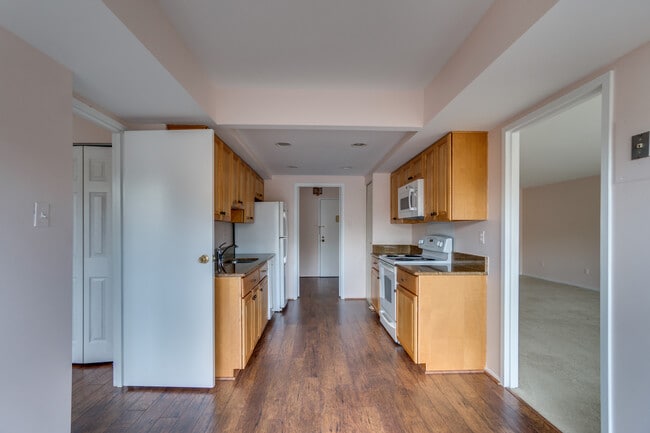 Building Photo - 2817 Jermantown Rd