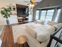 Building Photo - 806 Hawks Cir Dr