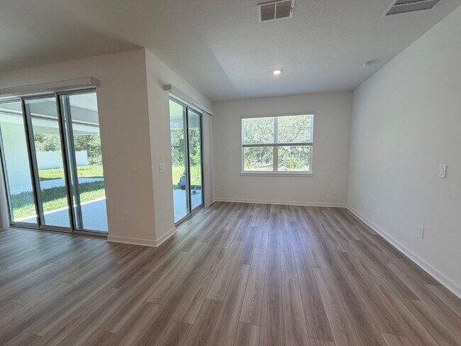 Building Photo - 3935 Big Sky Dr