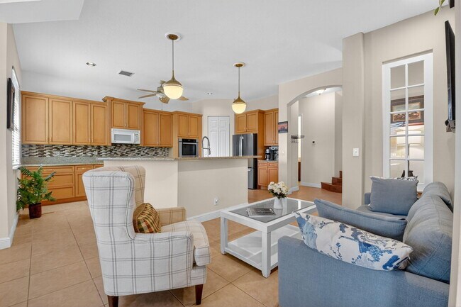 Building Photo - 9826 Vía Amati