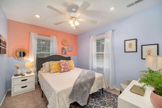 Building Photo - 452 Riverland Dr