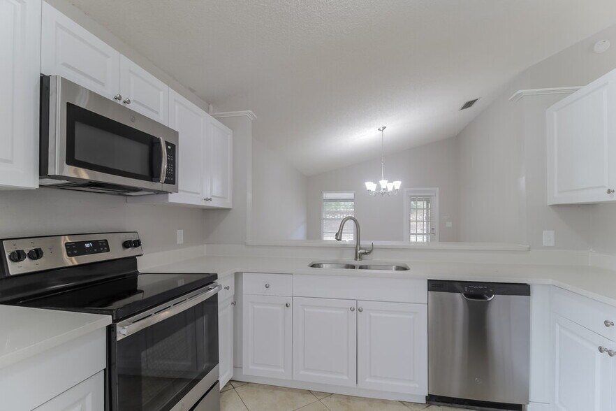 Building Photo - 1023 Kelly Creek Cir
